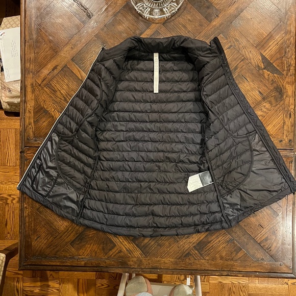 Lululemon Women's Black Down Vest Size 6 - Picture 6 of 9
